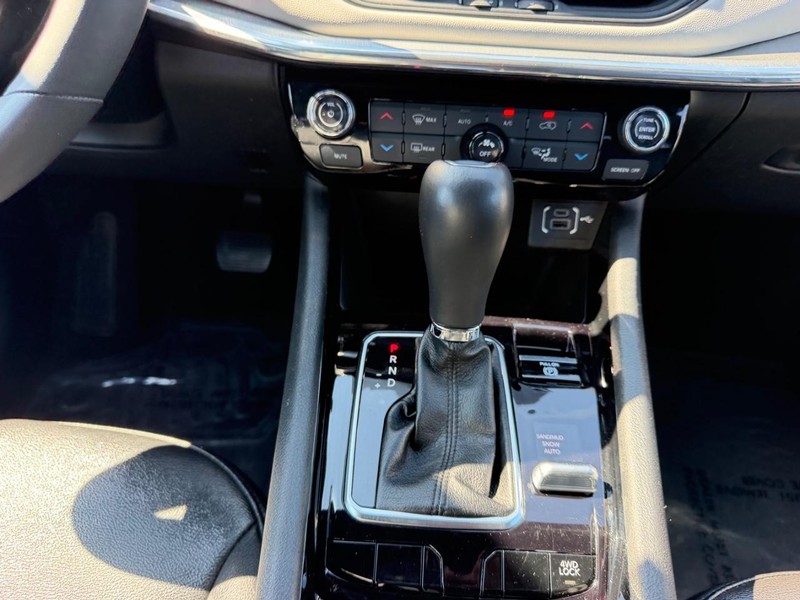 Jeep Compass Vehicle Full-screen Gallery Image 14