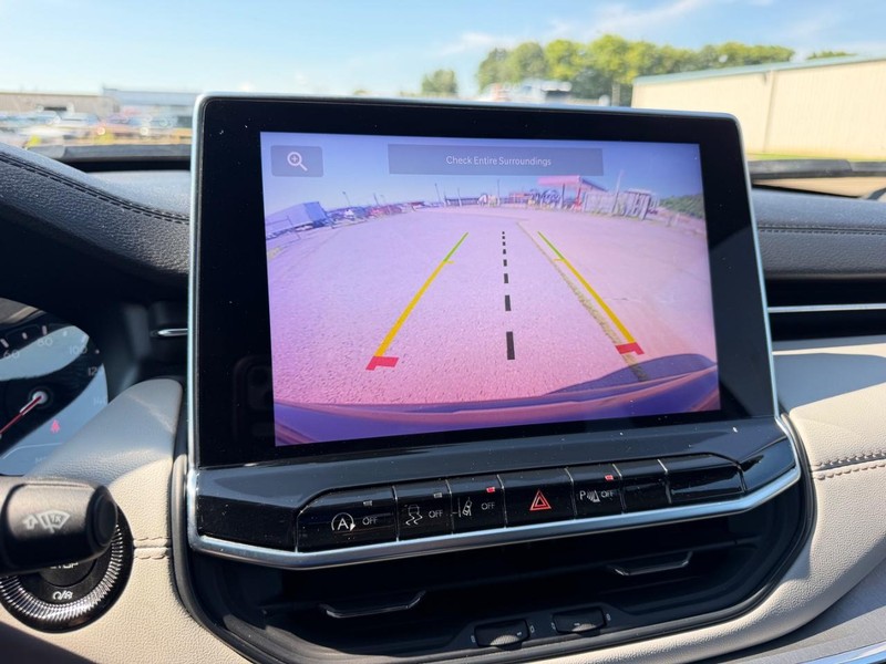 Jeep Compass Vehicle Full-screen Gallery Image 19