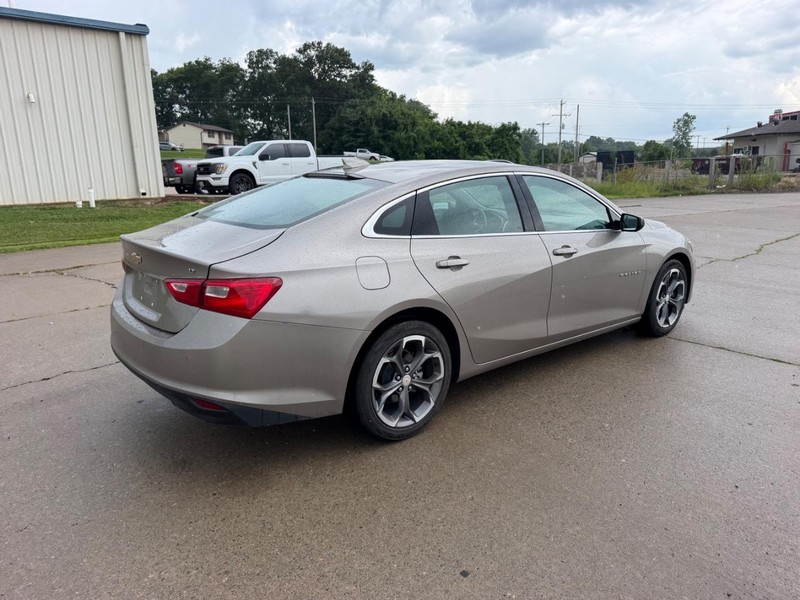 Chevrolet Malibu Vehicle Full-screen Gallery Image 3