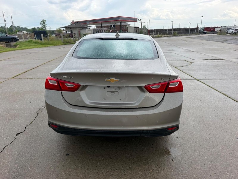 Chevrolet Malibu Vehicle Full-screen Gallery Image 4