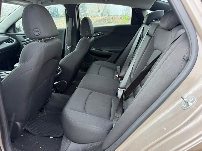Chevrolet Malibu Vehicle Full-screen Gallery Image 7