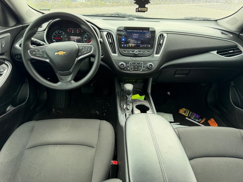 Chevrolet Malibu Vehicle Full-screen Gallery Image 8