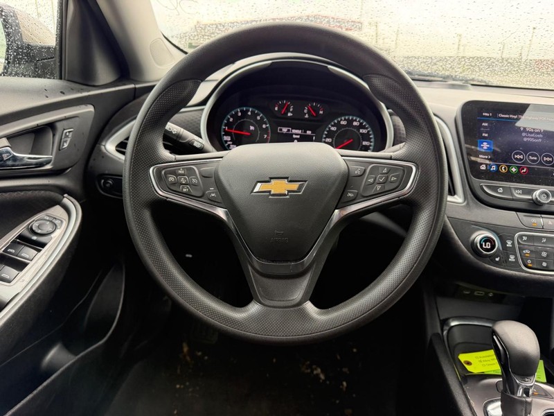 Chevrolet Malibu Vehicle Full-screen Gallery Image 9