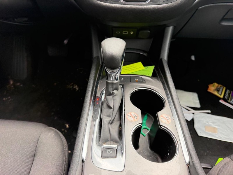 Chevrolet Malibu Vehicle Full-screen Gallery Image 14