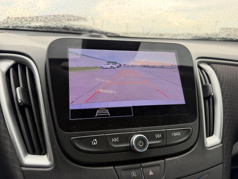 Chevrolet Malibu Vehicle Full-screen Gallery Image 19