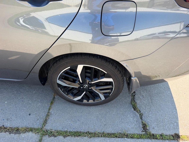 Nissan Versa Vehicle Full-screen Gallery Image 6