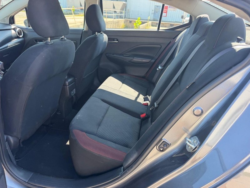 Nissan Versa Vehicle Full-screen Gallery Image 7