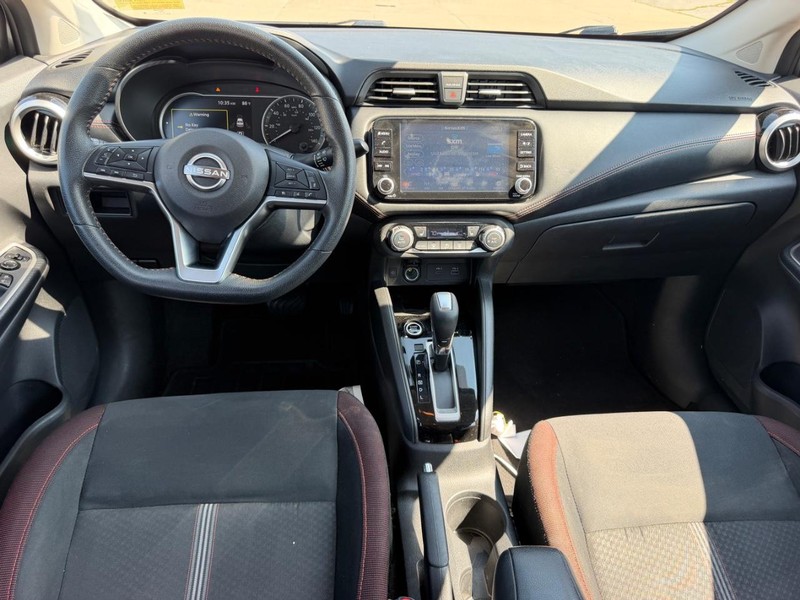 Nissan Versa Vehicle Full-screen Gallery Image 8