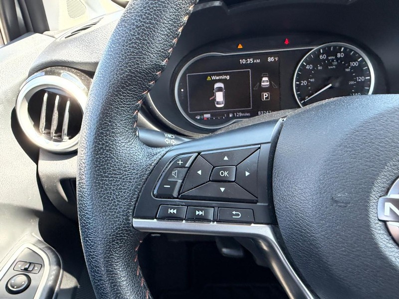 Nissan Versa Vehicle Full-screen Gallery Image 10