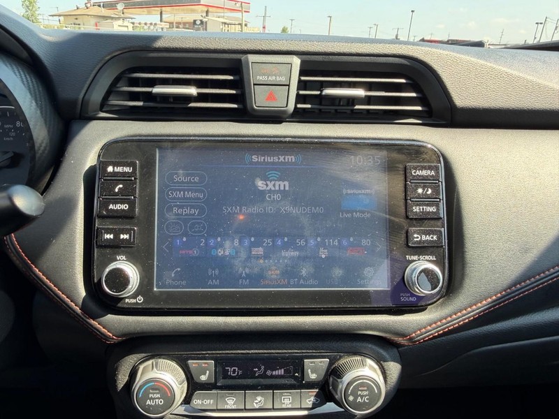 Nissan Versa Vehicle Full-screen Gallery Image 12