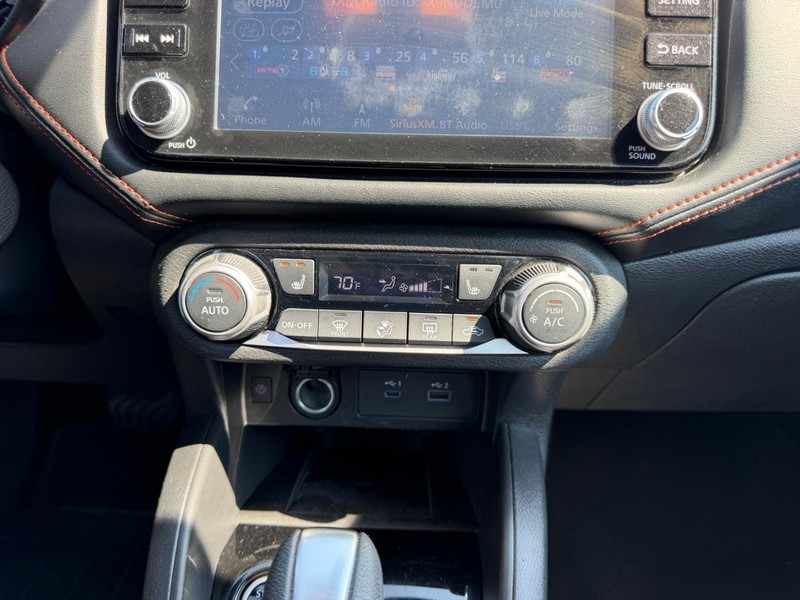 Nissan Versa Vehicle Full-screen Gallery Image 13