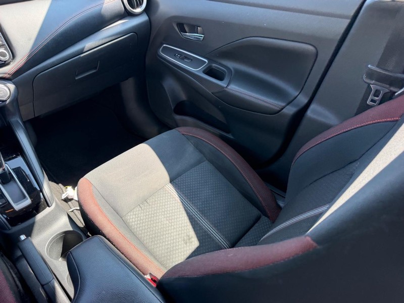 Nissan Versa Vehicle Full-screen Gallery Image 15