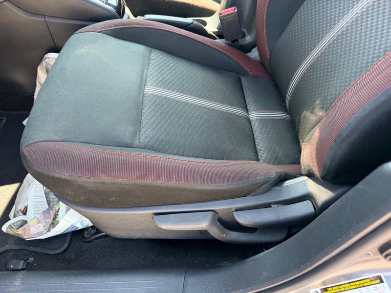 Nissan Versa Vehicle Full-screen Gallery Image 17