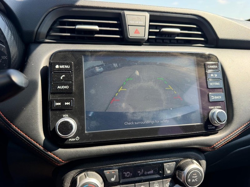 Nissan Versa Vehicle Full-screen Gallery Image 19