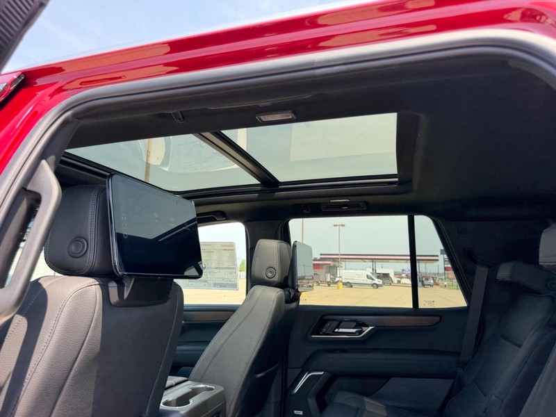 GMC Yukon Vehicle Full-screen Gallery Image 10