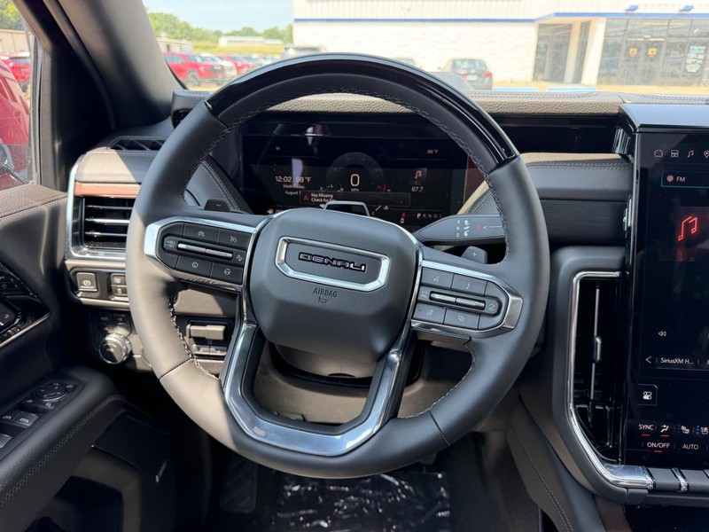 GMC Yukon Vehicle Full-screen Gallery Image 14