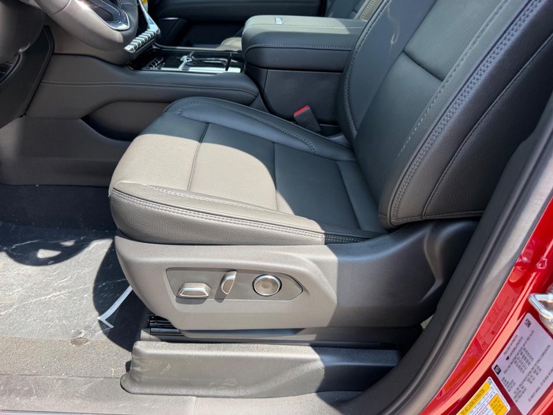 GMC Yukon Vehicle Full-screen Gallery Image 23
