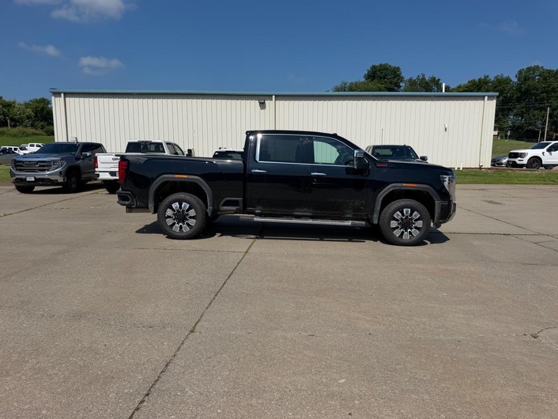 GMC Sierra 2500HD Vehicle Full-screen Gallery Image 2