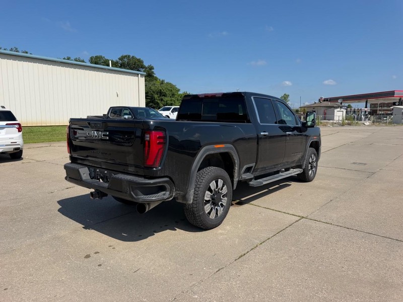 GMC Sierra 2500HD Vehicle Full-screen Gallery Image 3