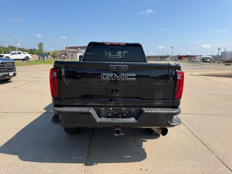 GMC Sierra 2500HD Vehicle Full-screen Gallery Image 4