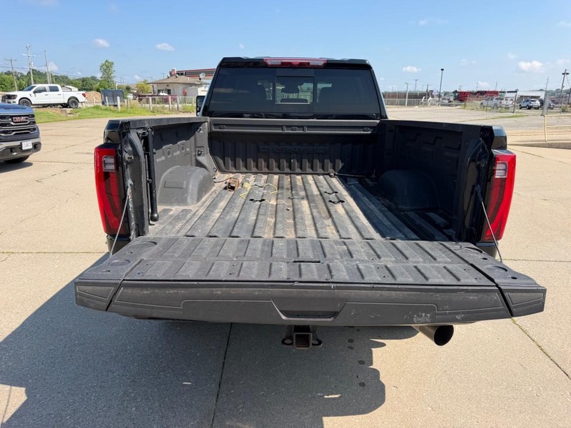 GMC Sierra 2500HD Vehicle Full-screen Gallery Image 5