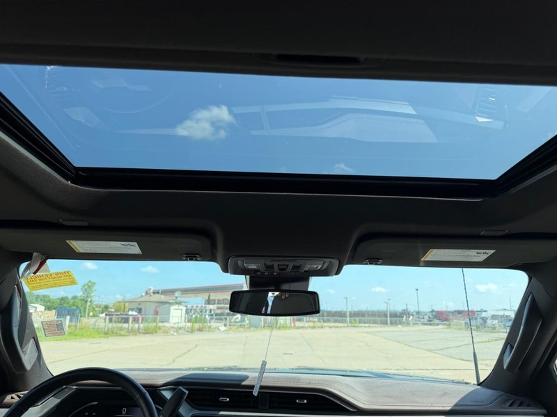 GMC Sierra 2500HD Vehicle Full-screen Gallery Image 8