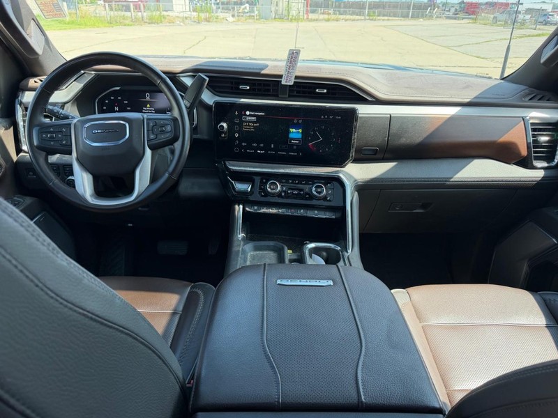 GMC Sierra 2500HD Vehicle Full-screen Gallery Image 9