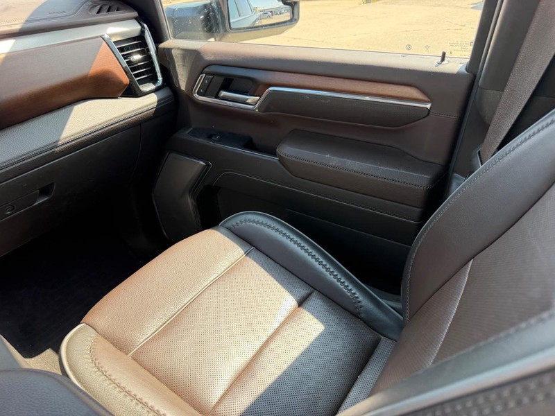 GMC Sierra 2500HD Vehicle Full-screen Gallery Image 15