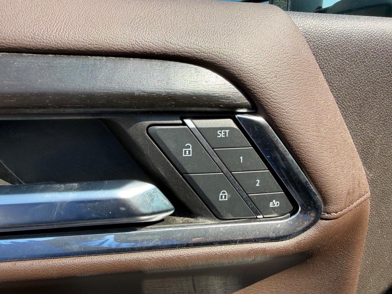 GMC Sierra 2500HD Vehicle Full-screen Gallery Image 17