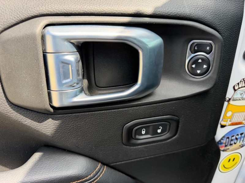 Jeep Wrangler 4xe Vehicle Full-screen Gallery Image 16
