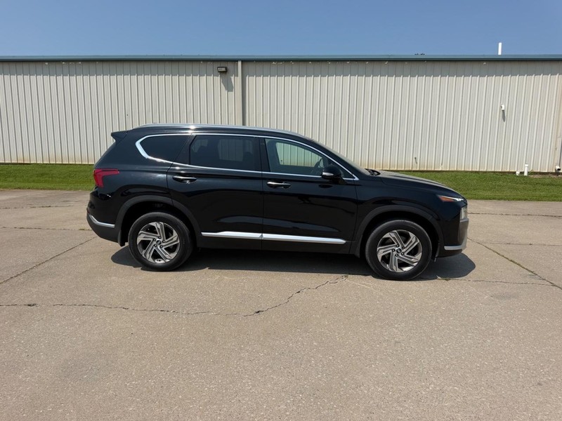 Hyundai Santa Fe Vehicle Full-screen Gallery Image 2