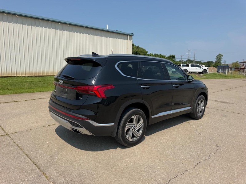 Hyundai Santa Fe Vehicle Full-screen Gallery Image 3