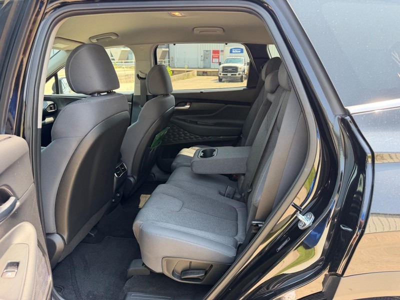 Hyundai Santa Fe Vehicle Full-screen Gallery Image 8