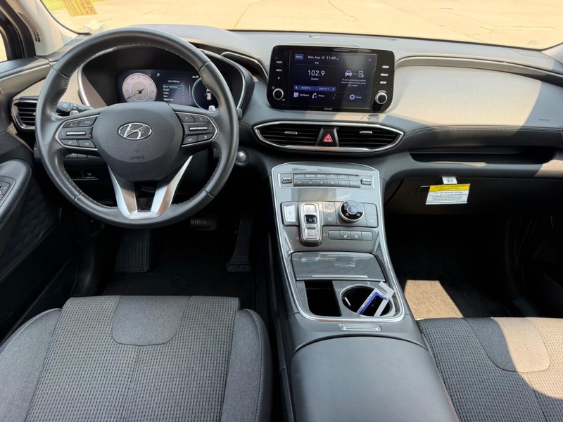 Hyundai Santa Fe Vehicle Full-screen Gallery Image 9