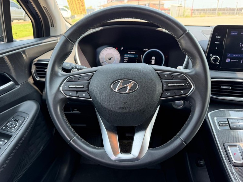 Hyundai Santa Fe Vehicle Full-screen Gallery Image 10