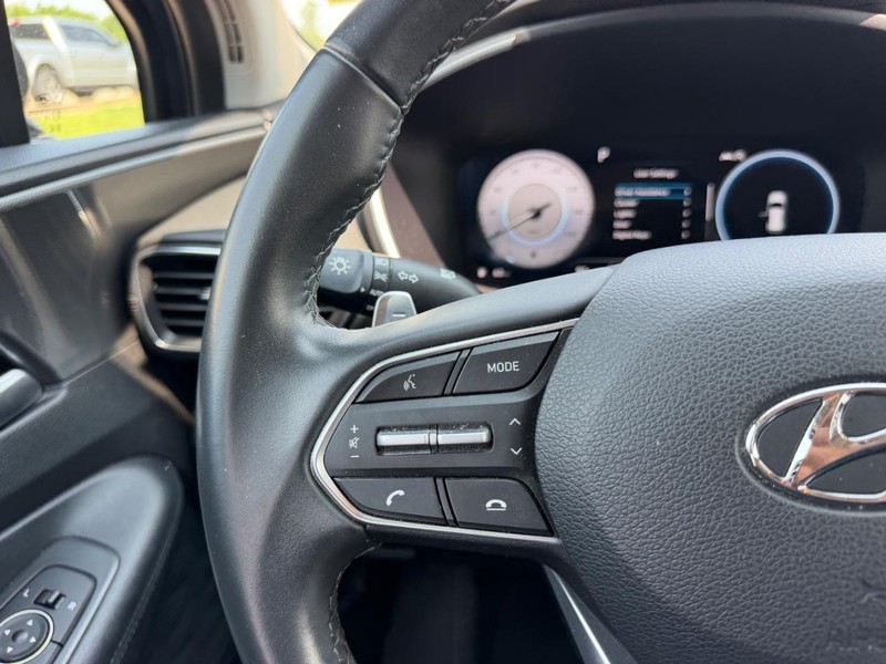 Hyundai Santa Fe Vehicle Full-screen Gallery Image 11