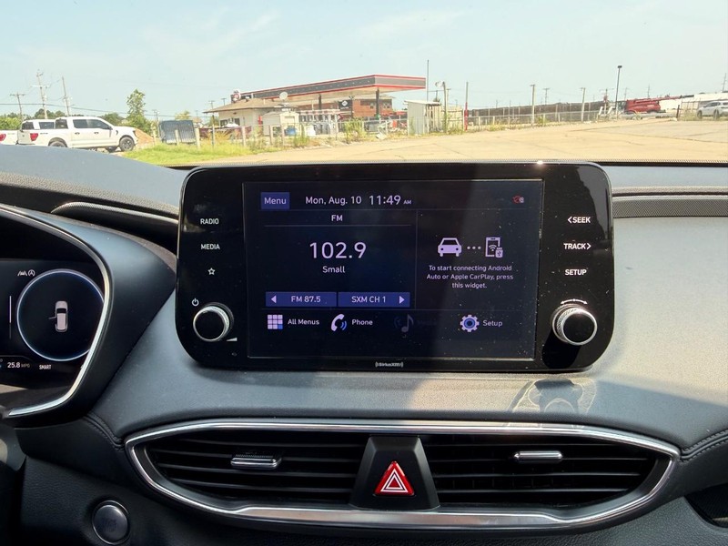 Hyundai Santa Fe Vehicle Full-screen Gallery Image 13
