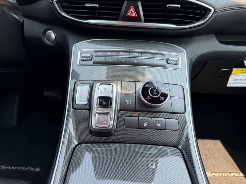 Hyundai Santa Fe Vehicle Full-screen Gallery Image 15