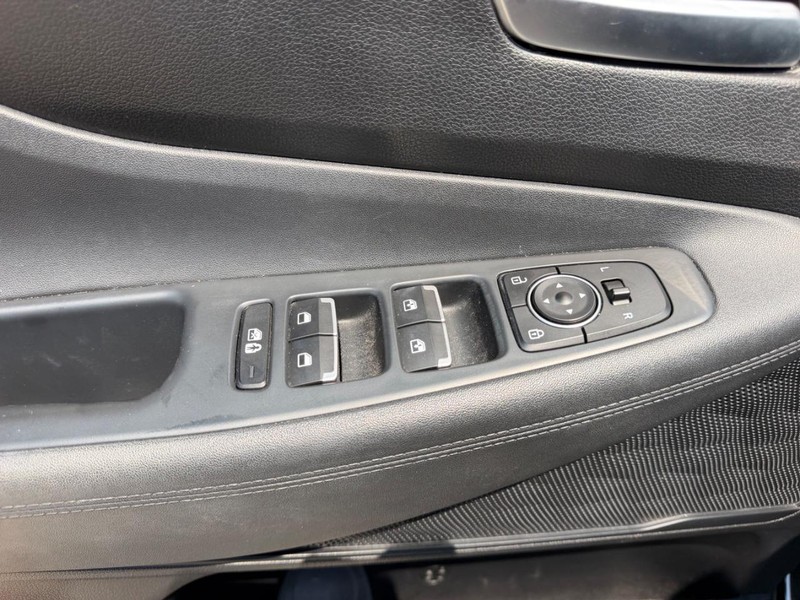 Hyundai Santa Fe Vehicle Full-screen Gallery Image 17