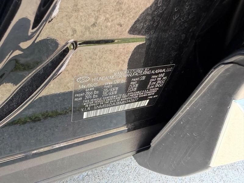 Hyundai Santa Fe Vehicle Full-screen Gallery Image 21