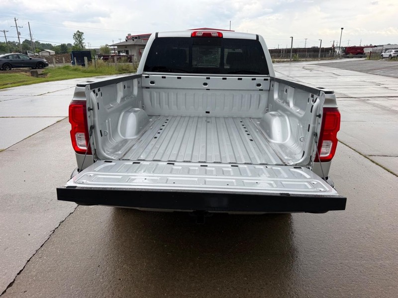Chevrolet Silverado 1500 Vehicle Full-screen Gallery Image 5