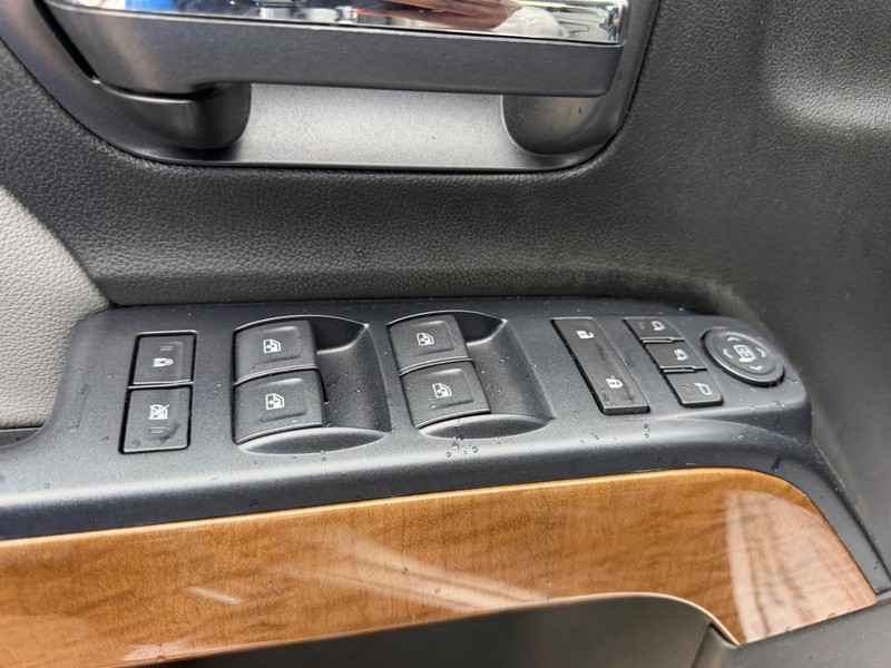 Chevrolet Silverado 1500 Vehicle Full-screen Gallery Image 15