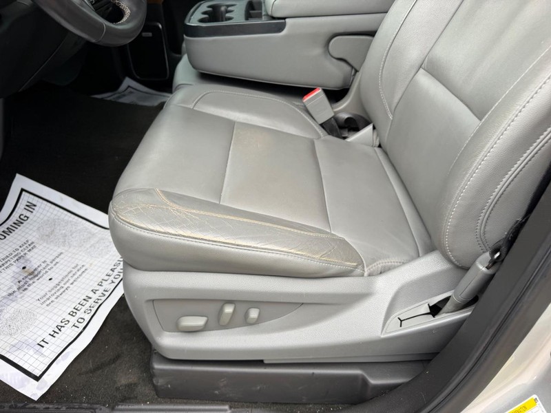 Chevrolet Silverado 1500 Vehicle Full-screen Gallery Image 17