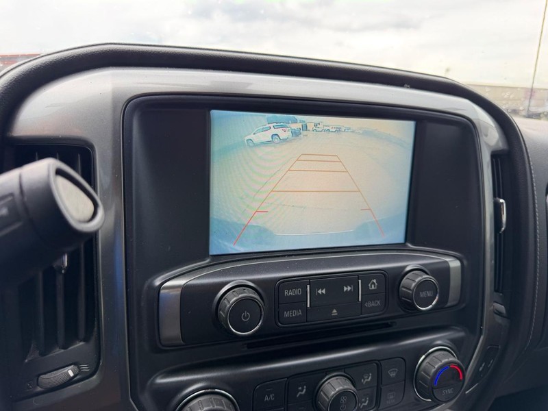 Chevrolet Silverado 1500 Vehicle Full-screen Gallery Image 19