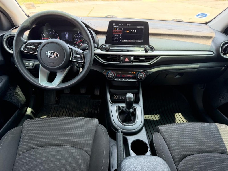 Kia Forte Vehicle Full-screen Gallery Image 7