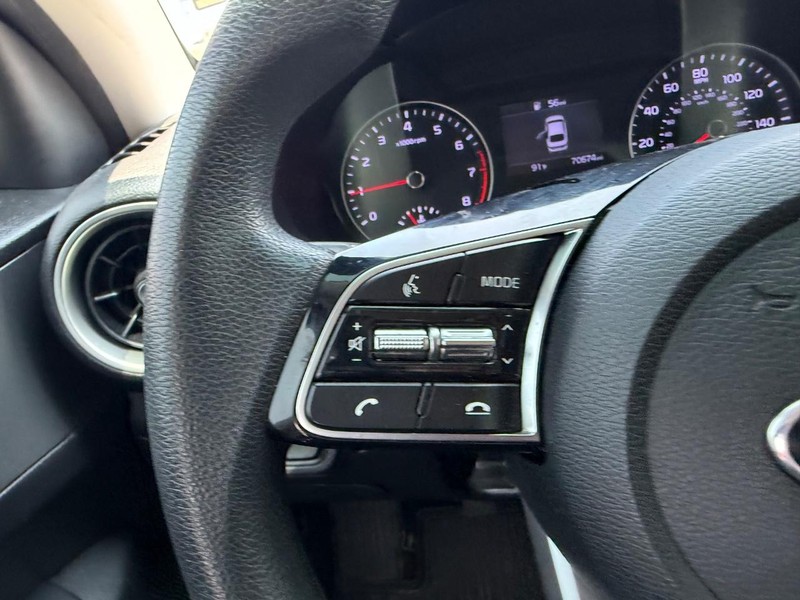 Kia Forte Vehicle Full-screen Gallery Image 9