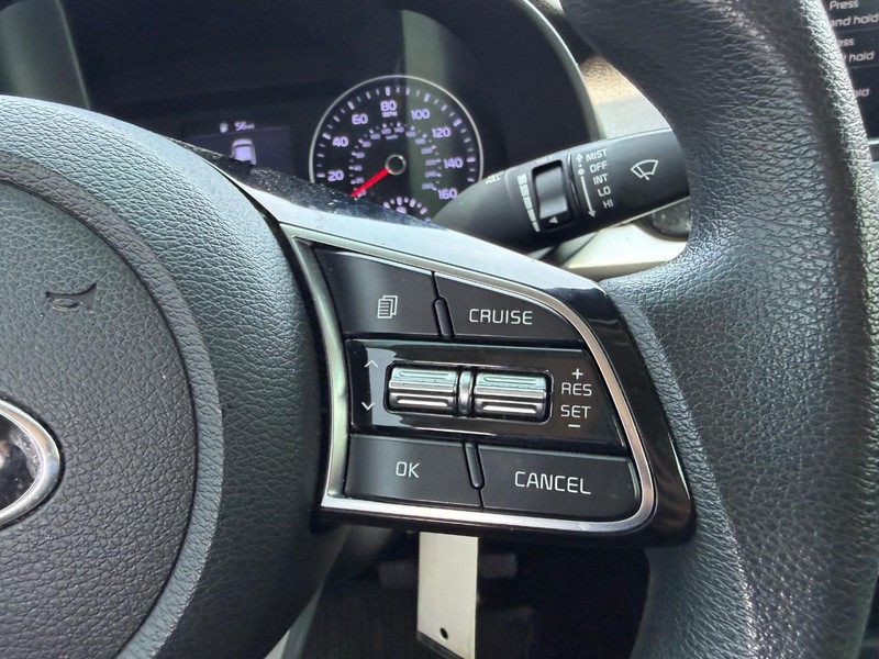Kia Forte Vehicle Full-screen Gallery Image 10