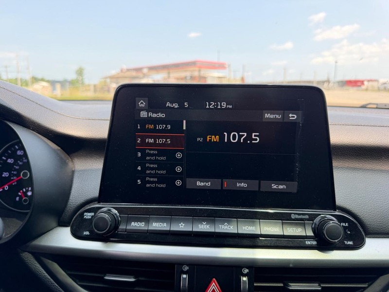 Kia Forte Vehicle Full-screen Gallery Image 11