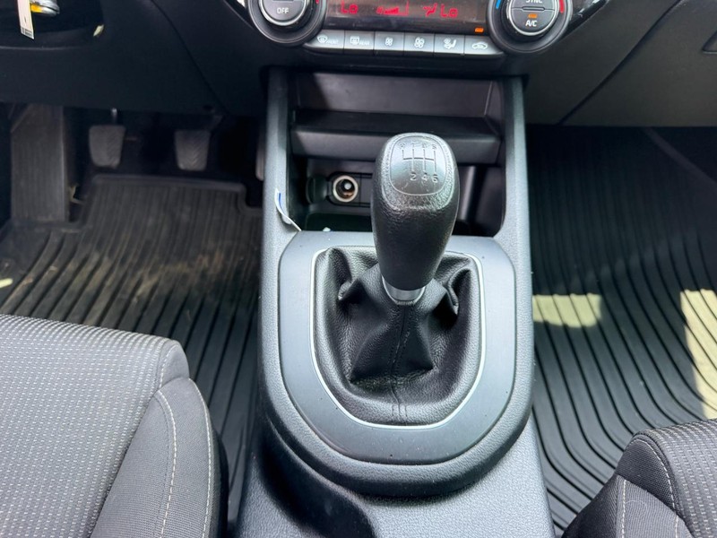 Kia Forte Vehicle Full-screen Gallery Image 13
