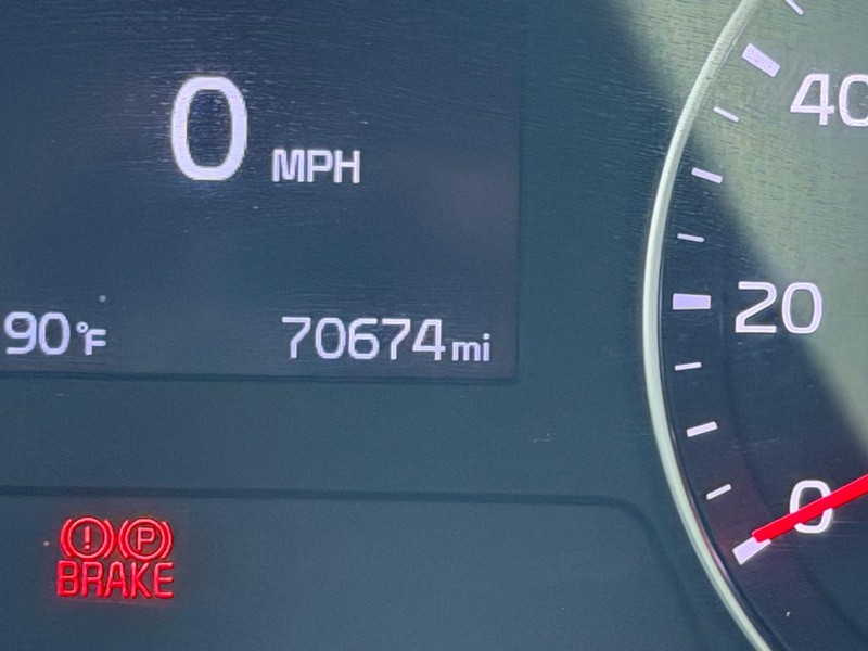 Kia Forte Vehicle Full-screen Gallery Image 17